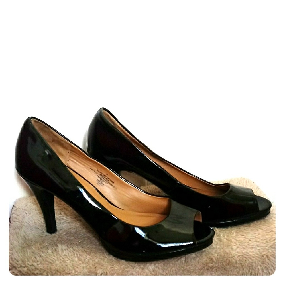 Black patent leather peep toe shoes